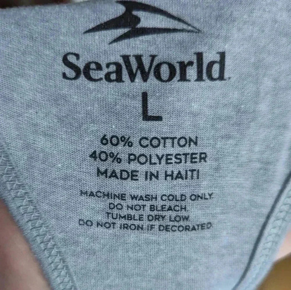 Women's SeaWorld Grey Large Racer Back Tank Top (GUC) - Picture 4 of 11